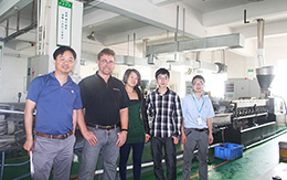 塑伯新材料外籍客戶參觀 塑伯新材料外籍客戶參觀